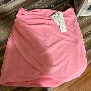 Pink Zara skirt. Never worn.